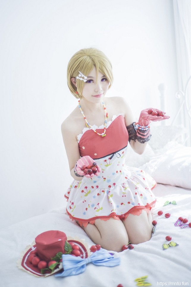 漂亮美女樱花装Cosplay小泉花阳非常迷人