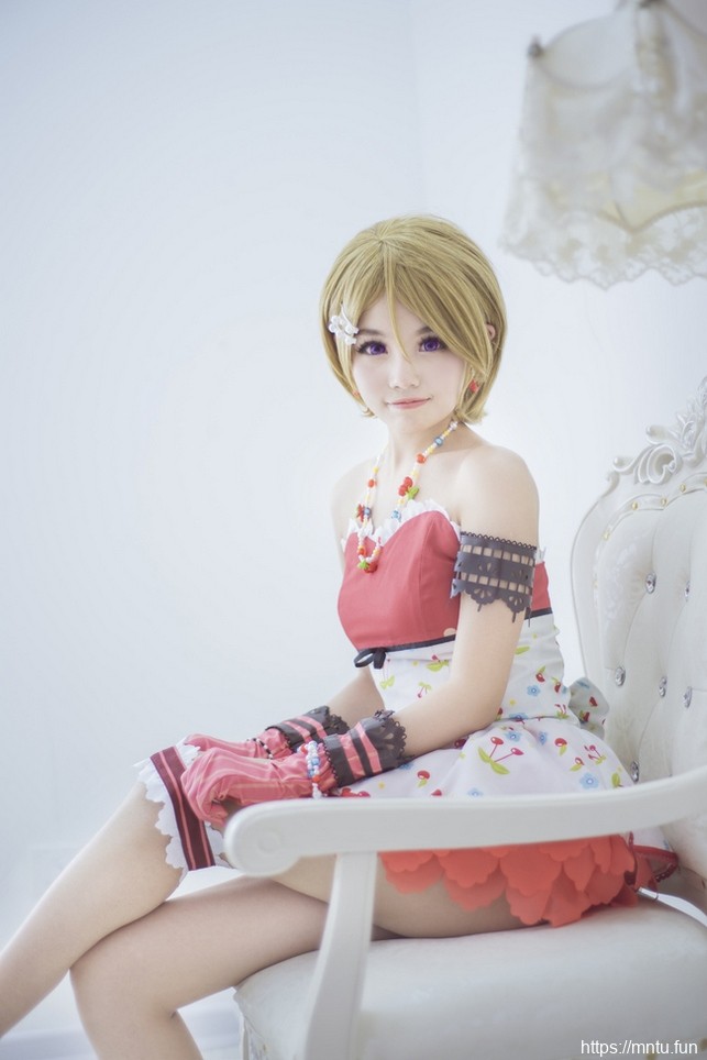 漂亮美女樱花装Cosplay小泉花阳非常迷人