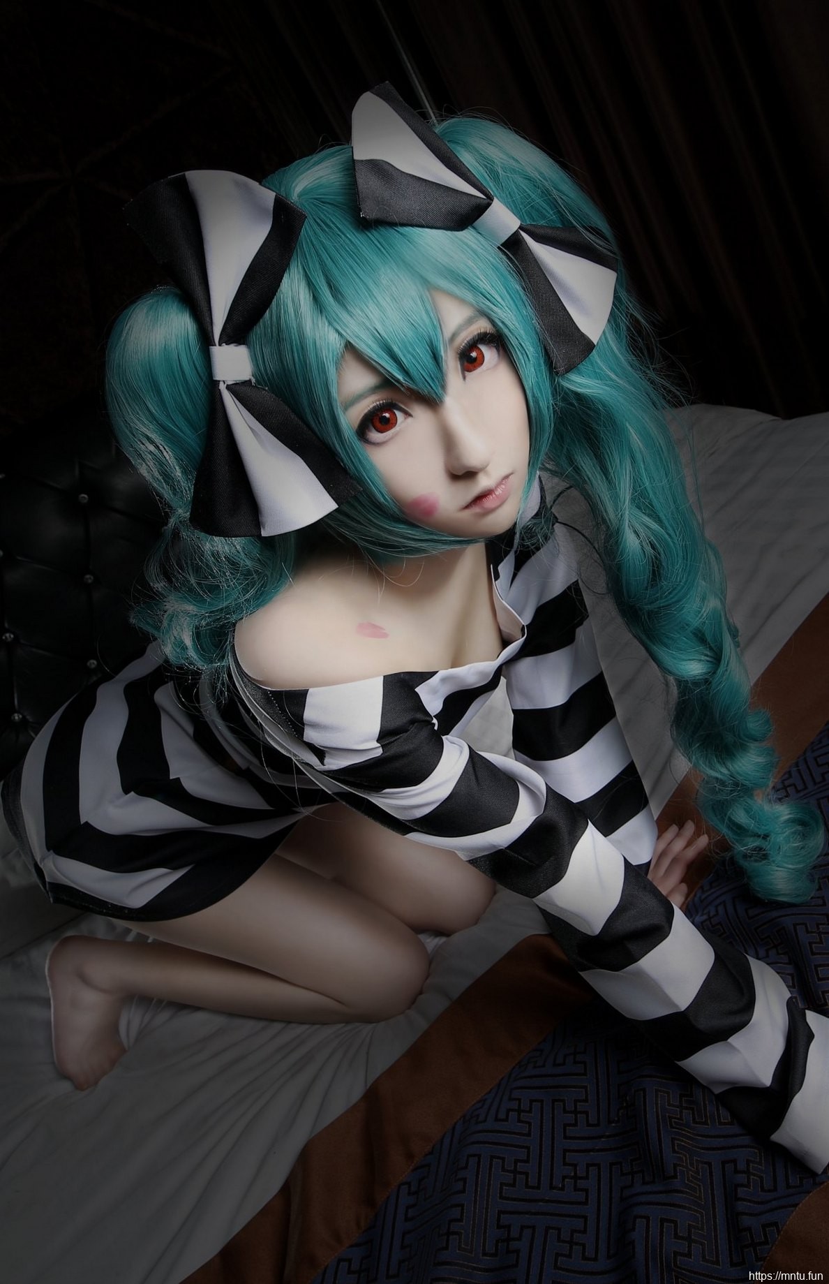 白皙美女Cosplay动漫人物初音未来美照