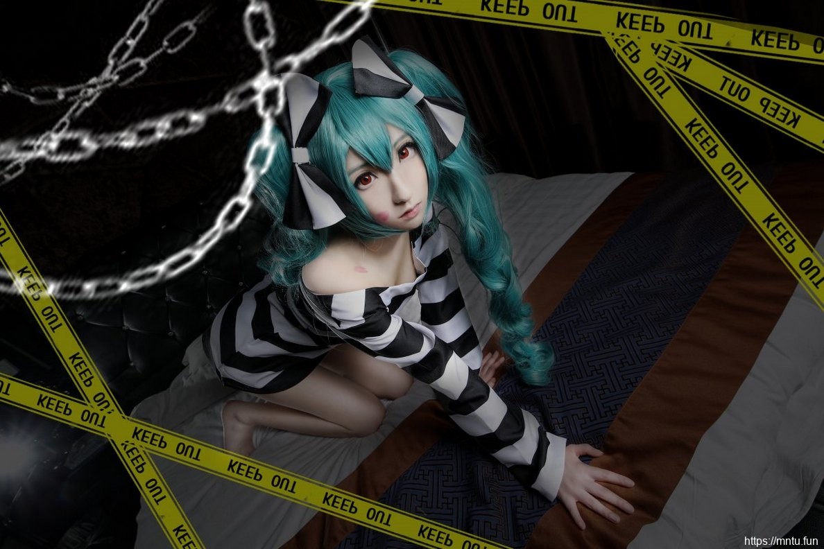 白皙美女Cosplay动漫人物初音未来美照
