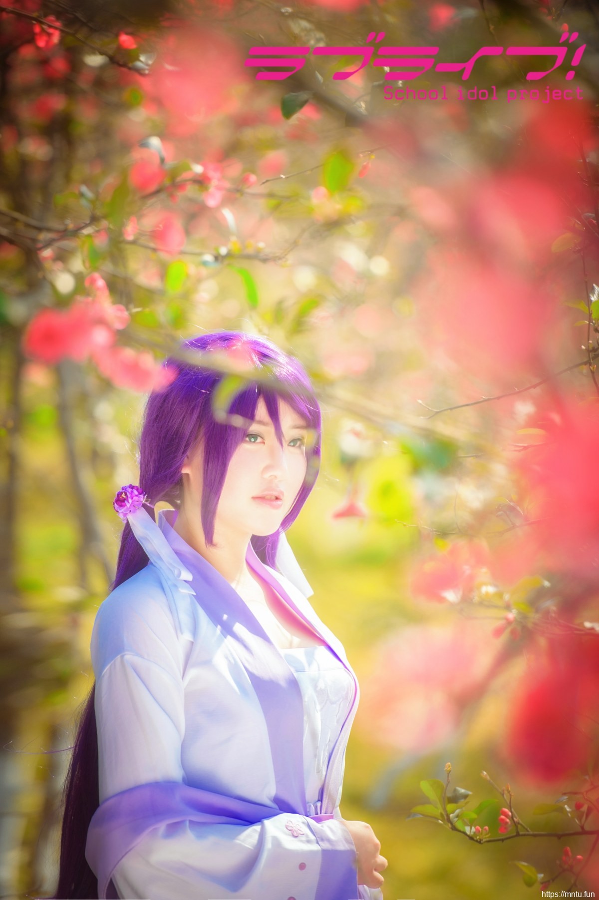 靓丽美女户外Cosplay东条希带点小性感