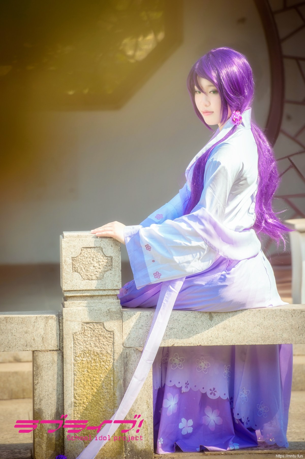 靓丽美女户外Cosplay东条希带点小性感