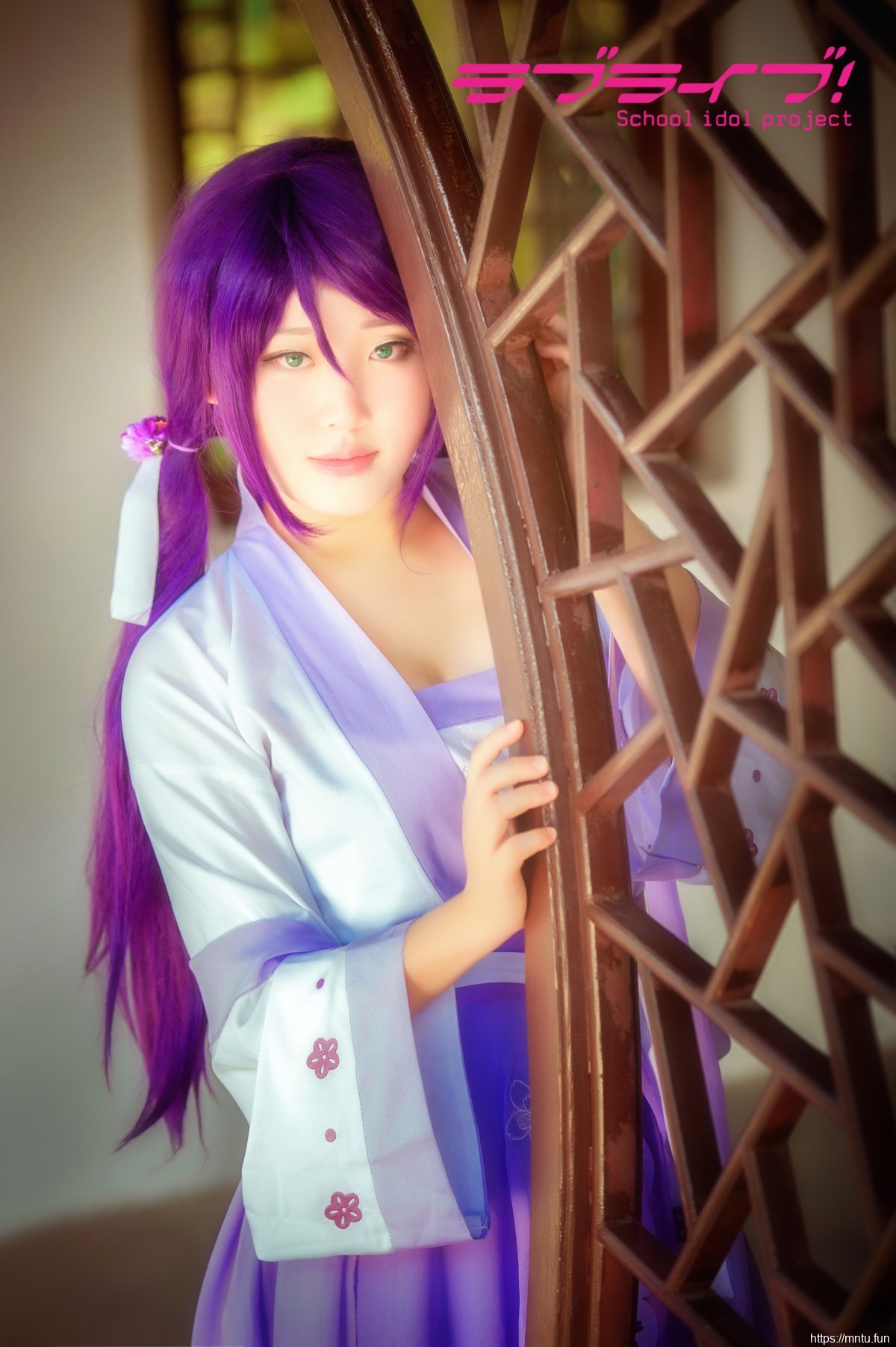 靓丽美女户外Cosplay东条希带点小性感