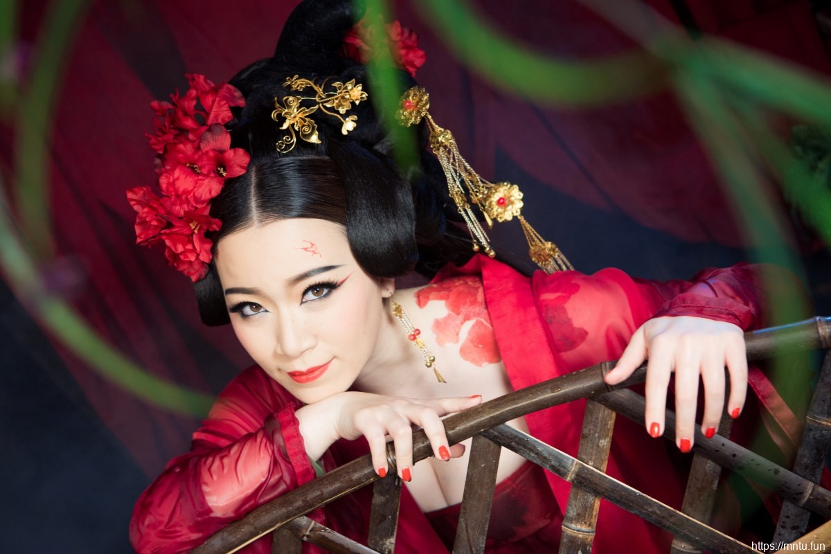 妖娆美女性感古装Cosplay性感写真照