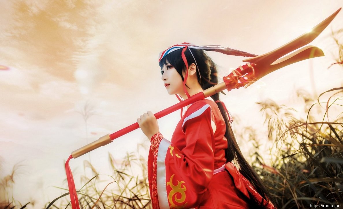 美女Cosplay英雄联盟阿卡丽撩人的身姿