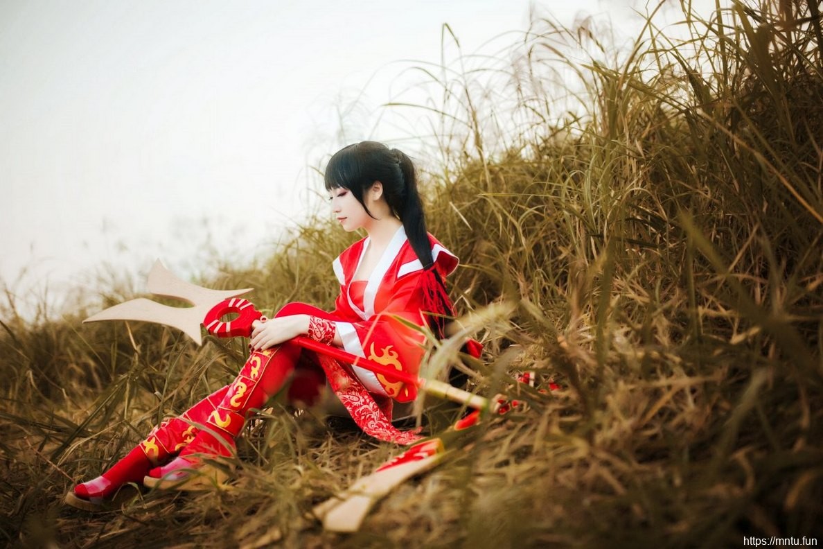 美女Cosplay英雄联盟阿卡丽撩人的身姿