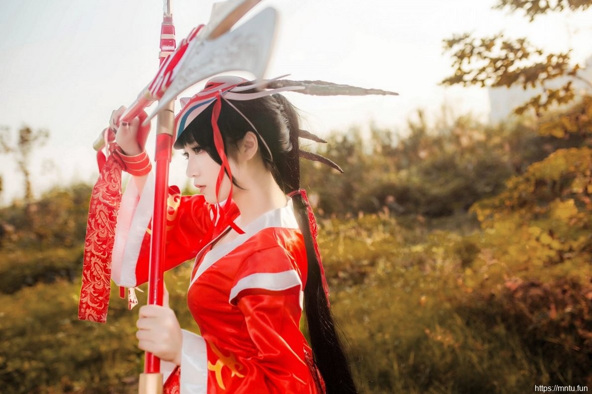 美女Cosplay英雄联盟阿卡丽撩人的身姿