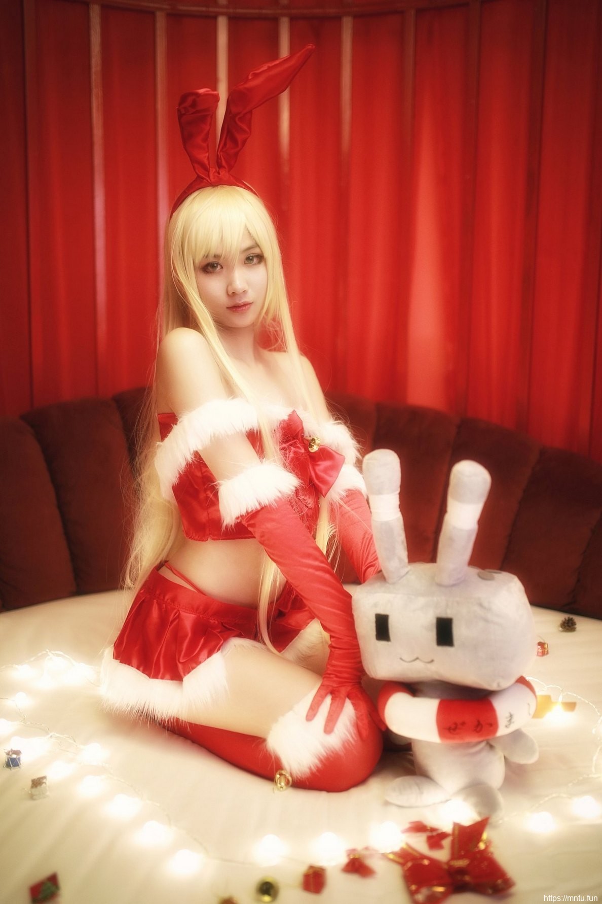 白皙美女Cosplay可爱舰娘岛风美图