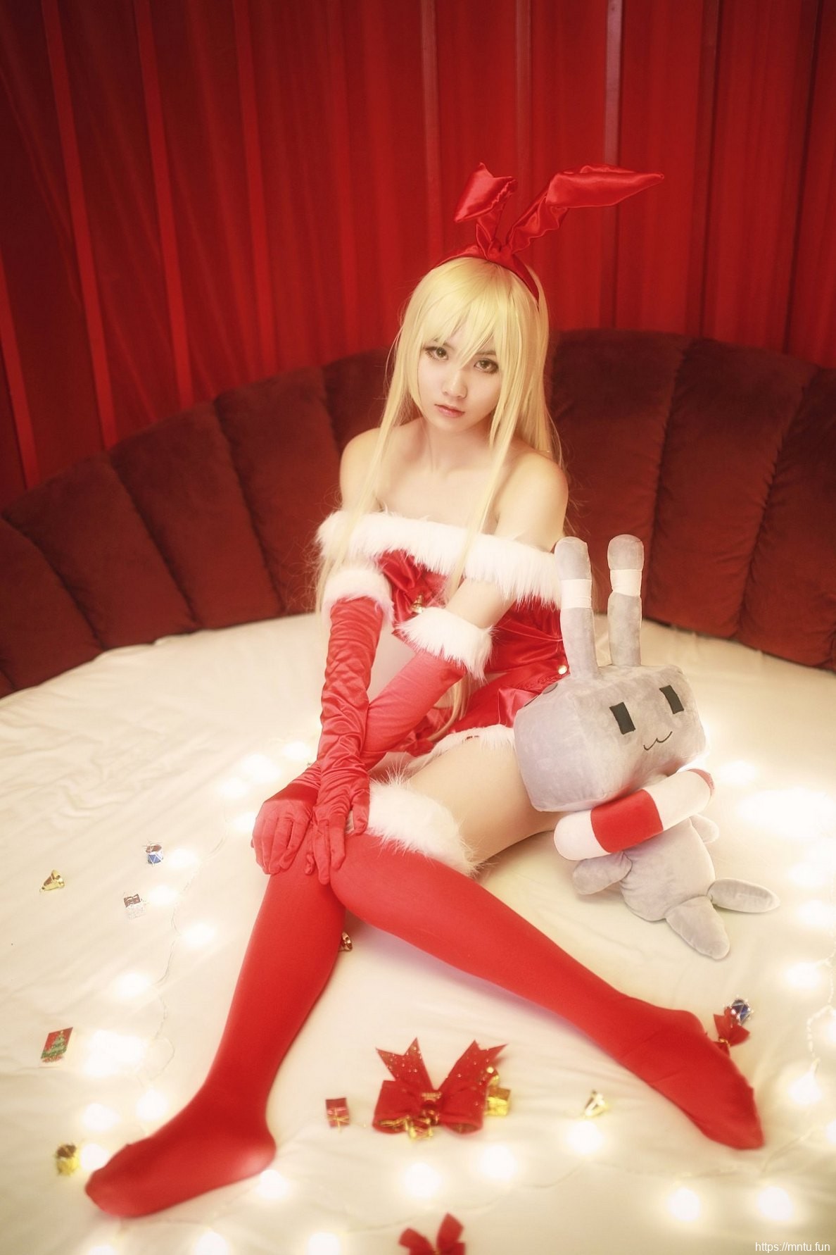 白皙美女Cosplay可爱舰娘岛风美图