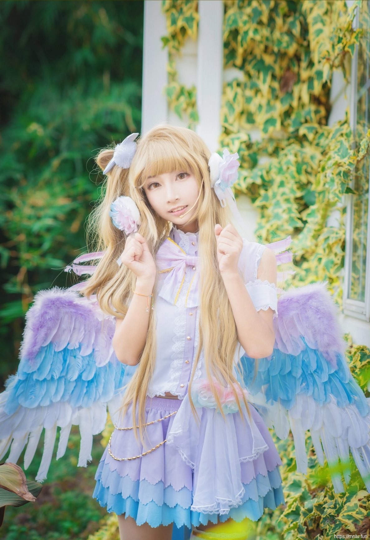 白皙美女户外Cosplay动漫人物南小鸟美图