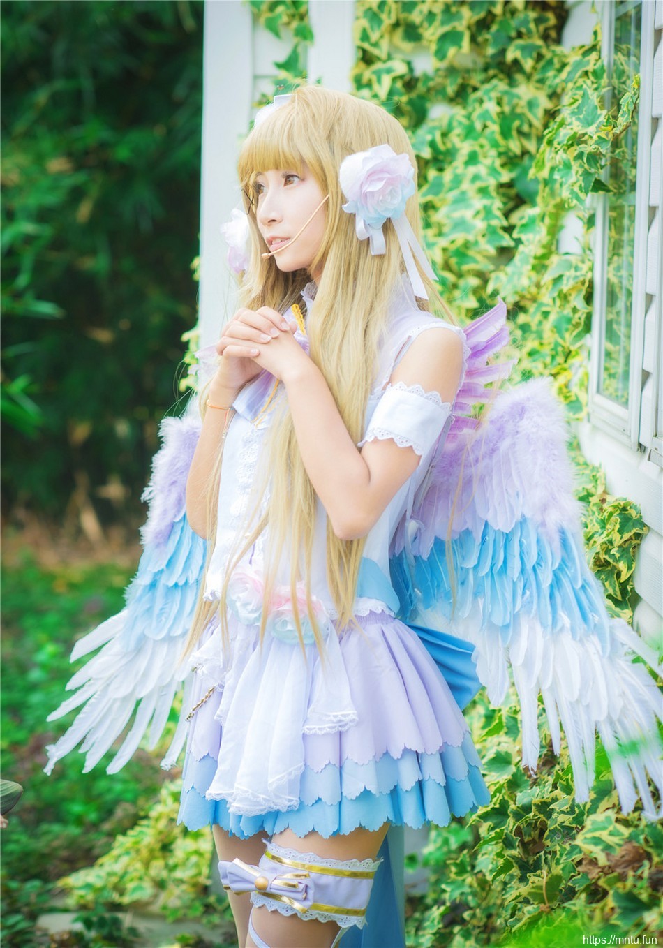 白皙美女户外Cosplay动漫人物南小鸟美图