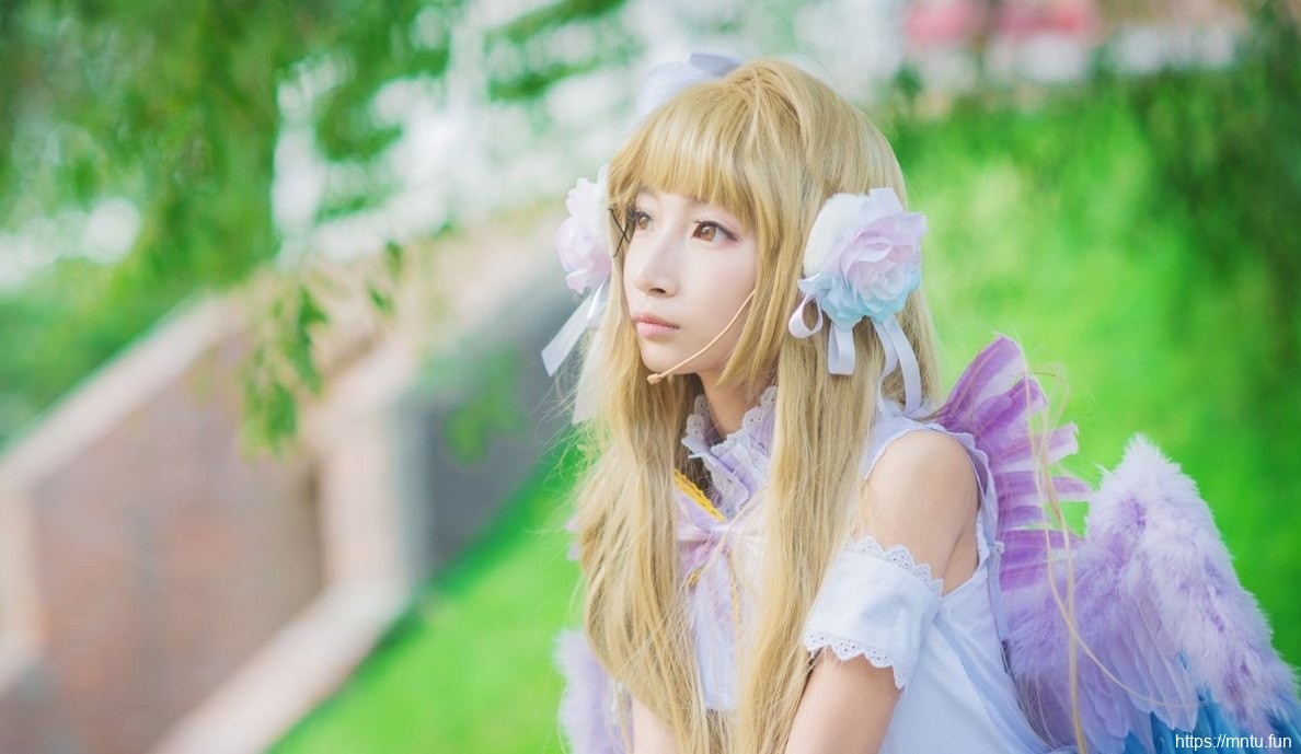 白皙美女户外Cosplay动漫人物南小鸟美图