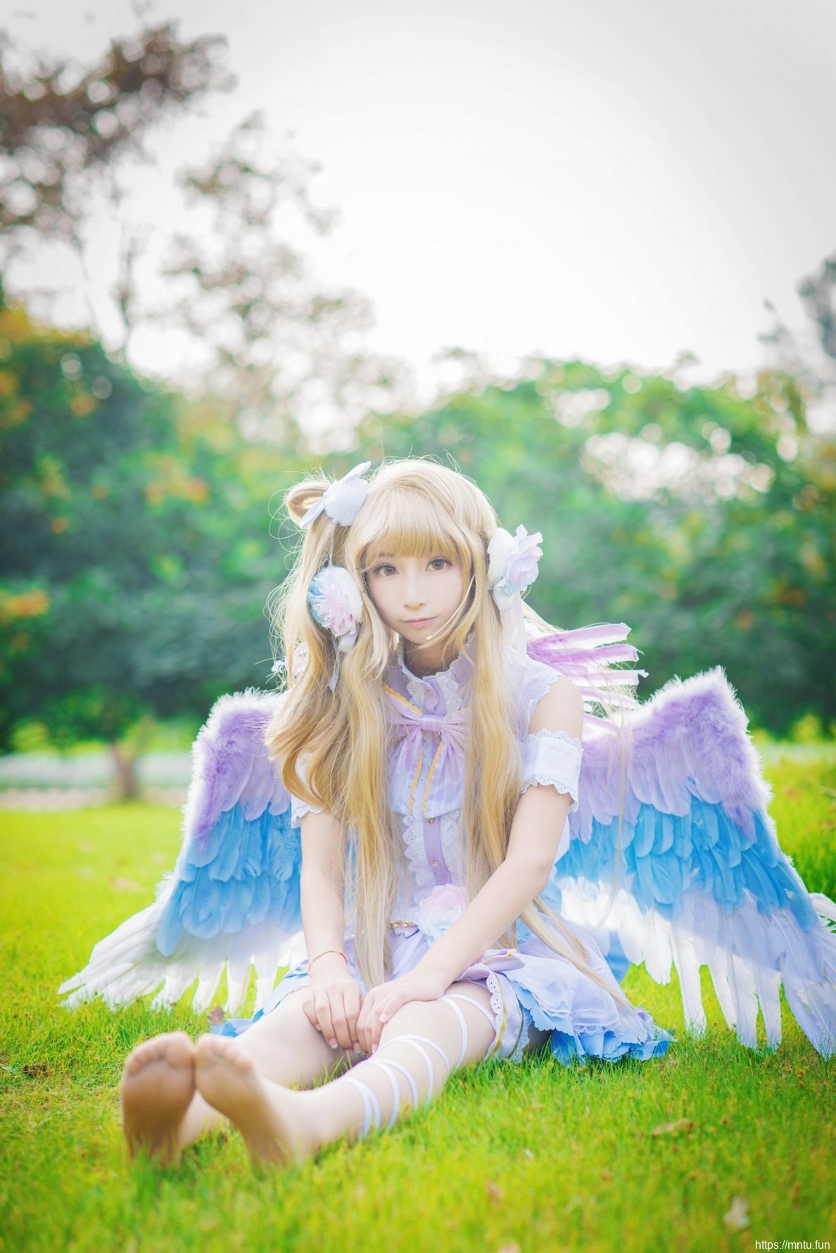 白皙美女户外Cosplay动漫人物南小鸟美图