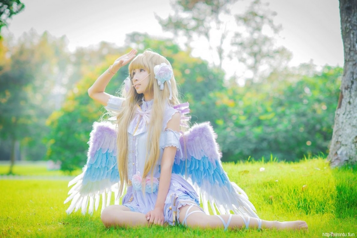 白皙美女户外Cosplay动漫人物南小鸟美图