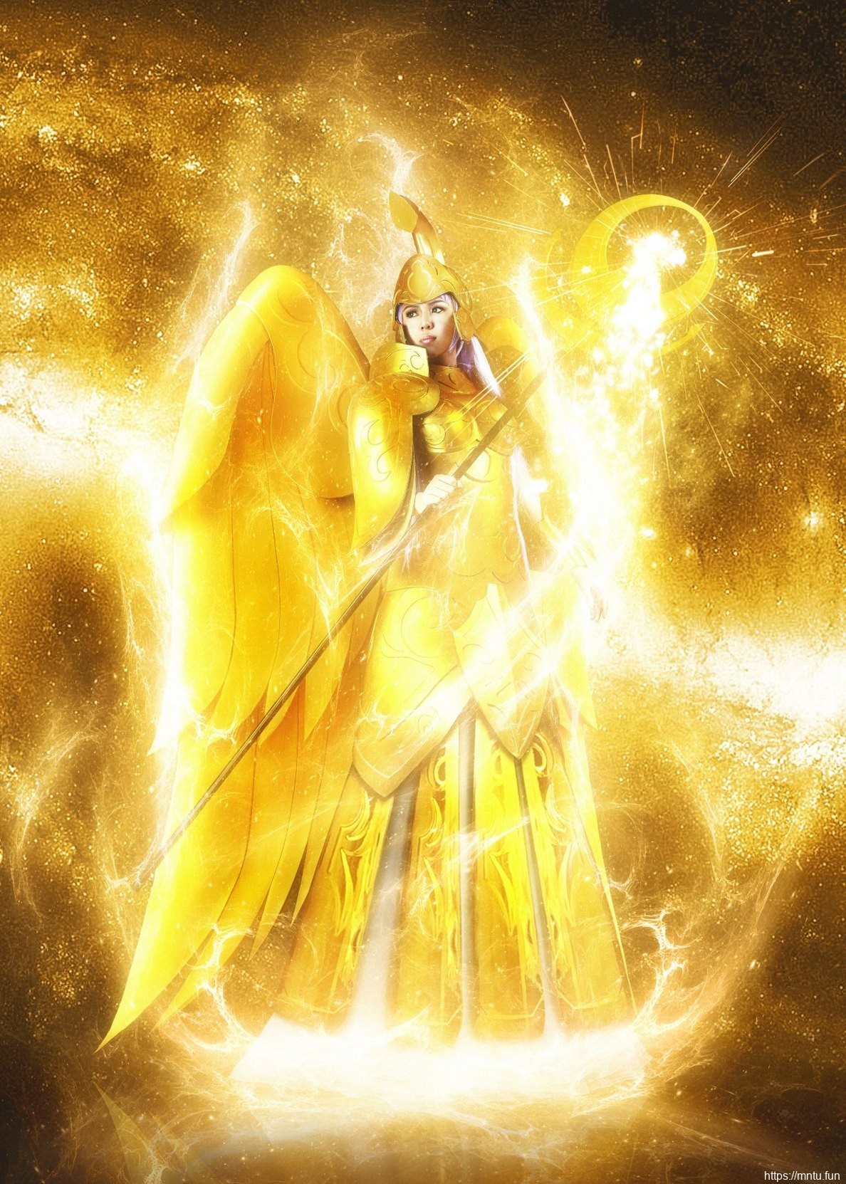 美女Cosplay黄金圣衣雅典娜霸气十足