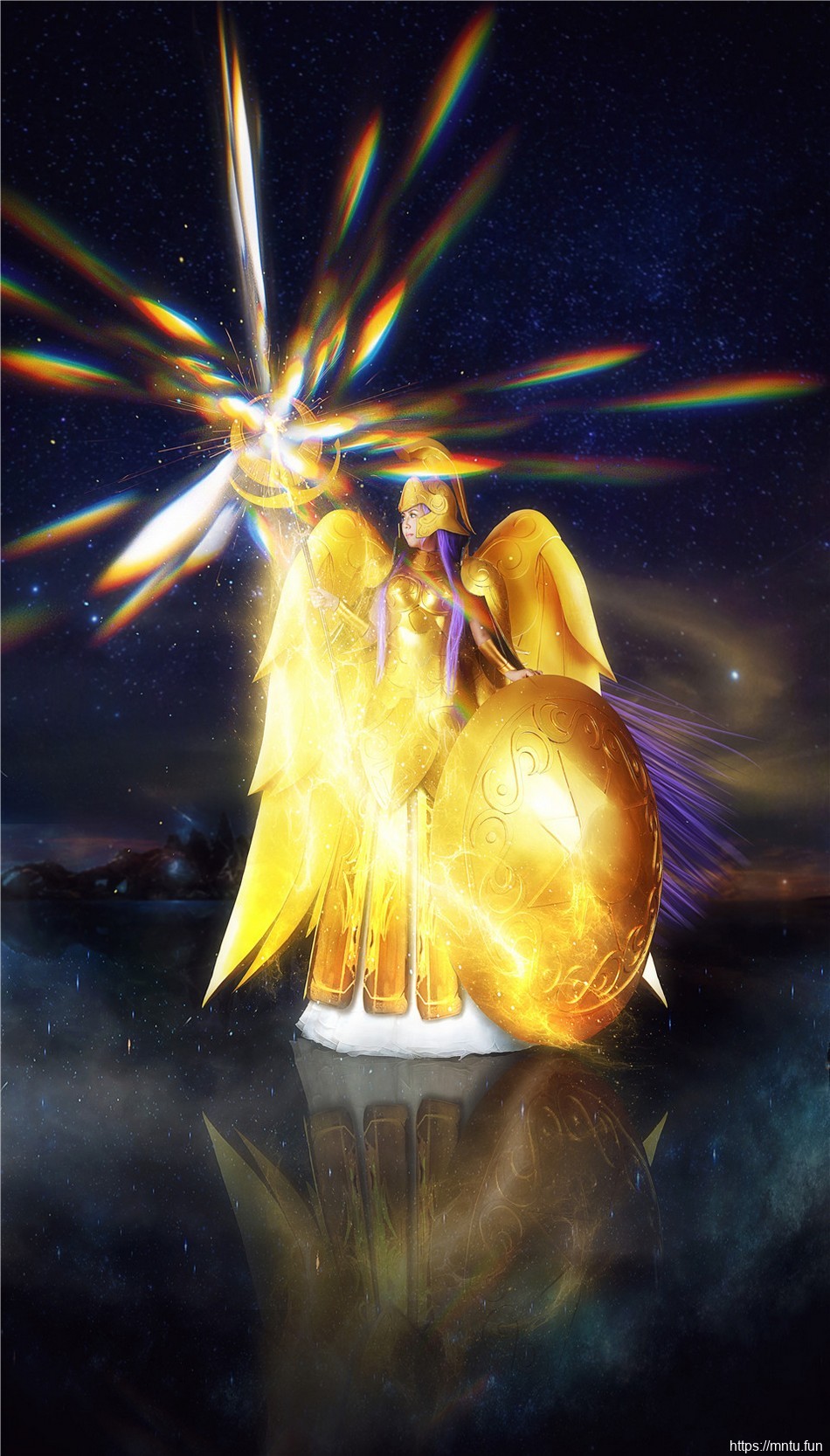 美女Cosplay黄金圣衣雅典娜霸气十足