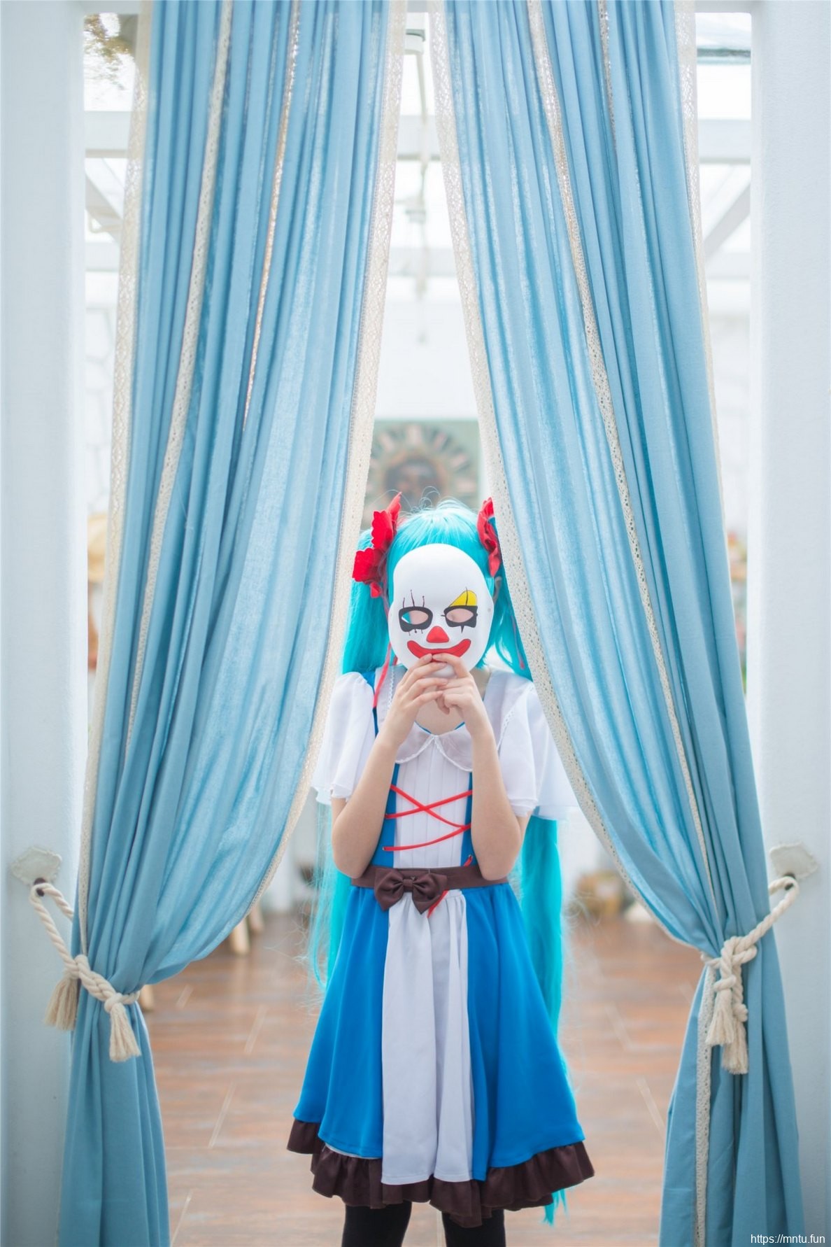 可爱美女Cosplay初音未来释放迷人气息