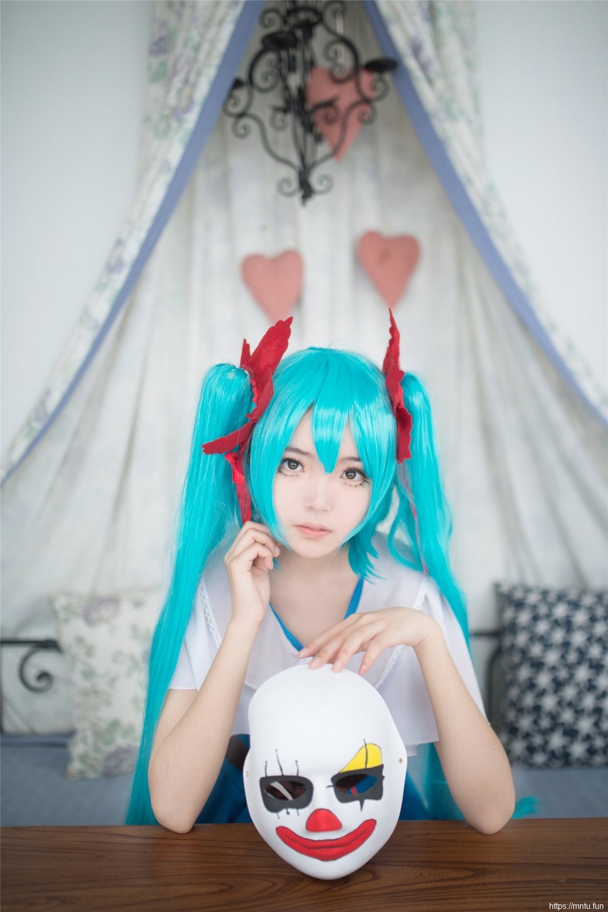 可爱美女Cosplay初音未来释放迷人气息