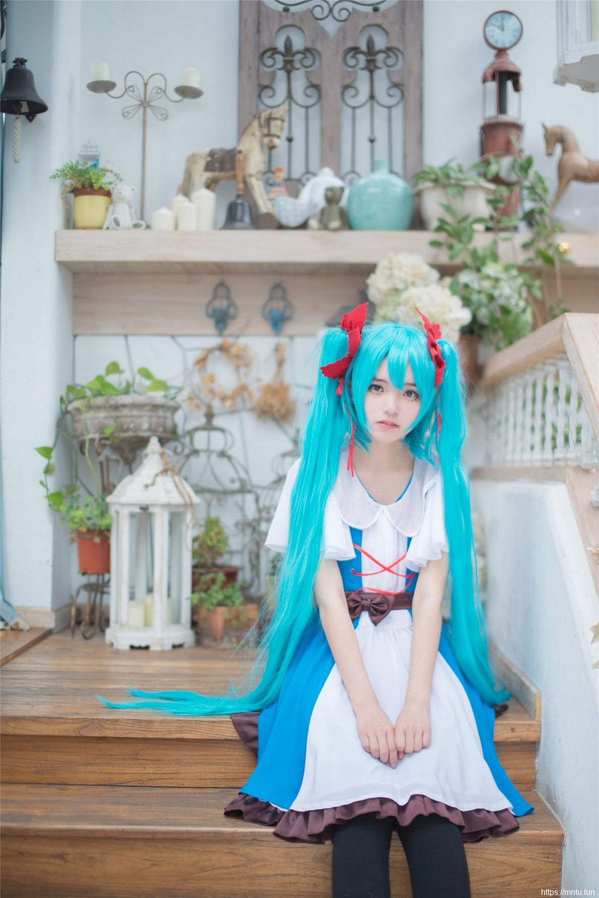 可爱美女Cosplay初音未来释放迷人气息