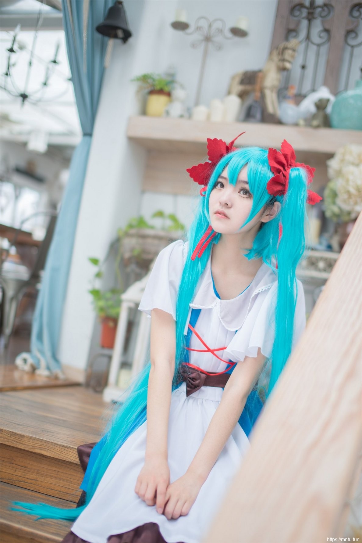 可爱美女Cosplay初音未来释放迷人气息