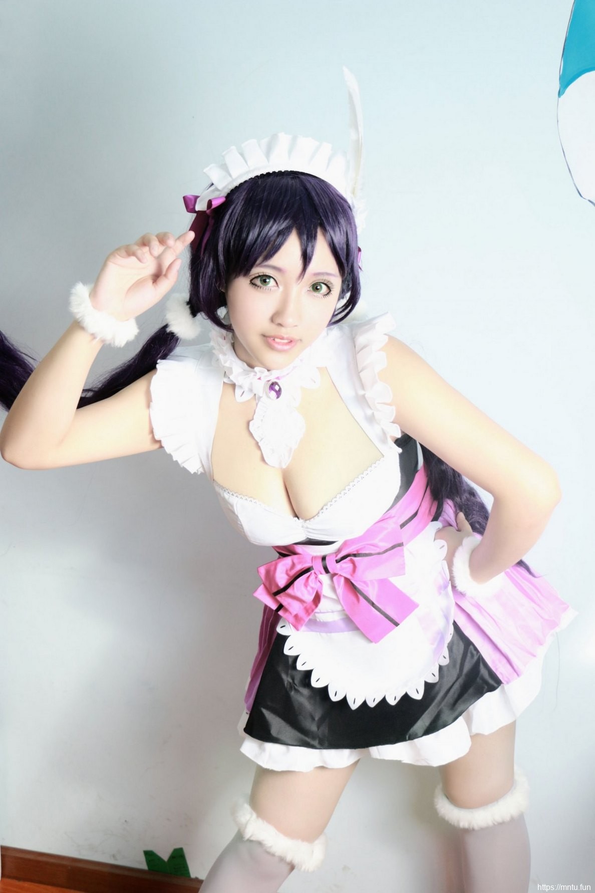 性感美女Cosplay动漫女仆展露丰满美胸