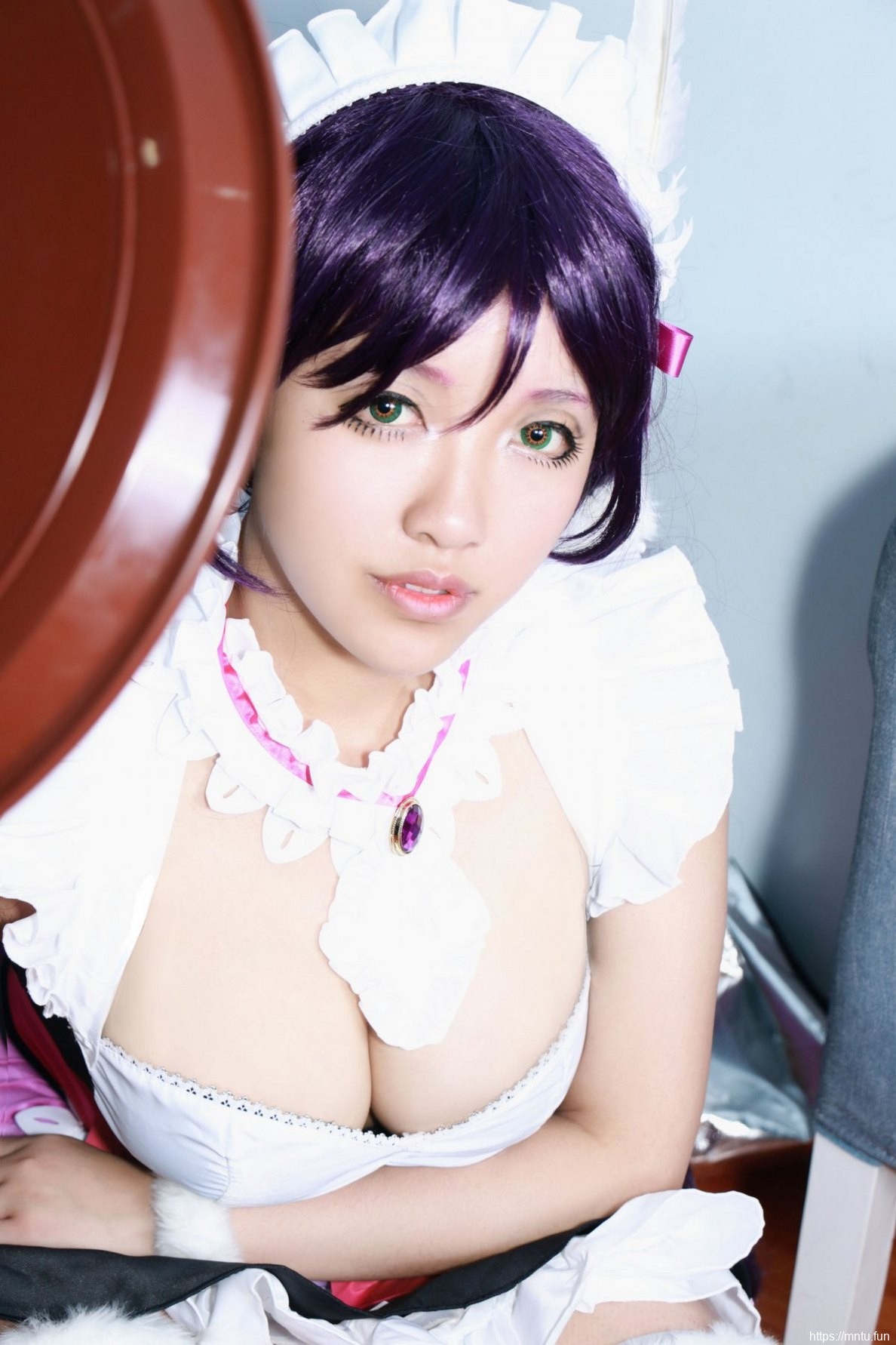 性感美女Cosplay动漫女仆展露丰满美胸