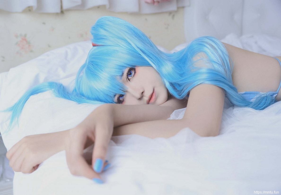 比基尼美女Cosplay虚拟偶像初音未来诱惑力十足