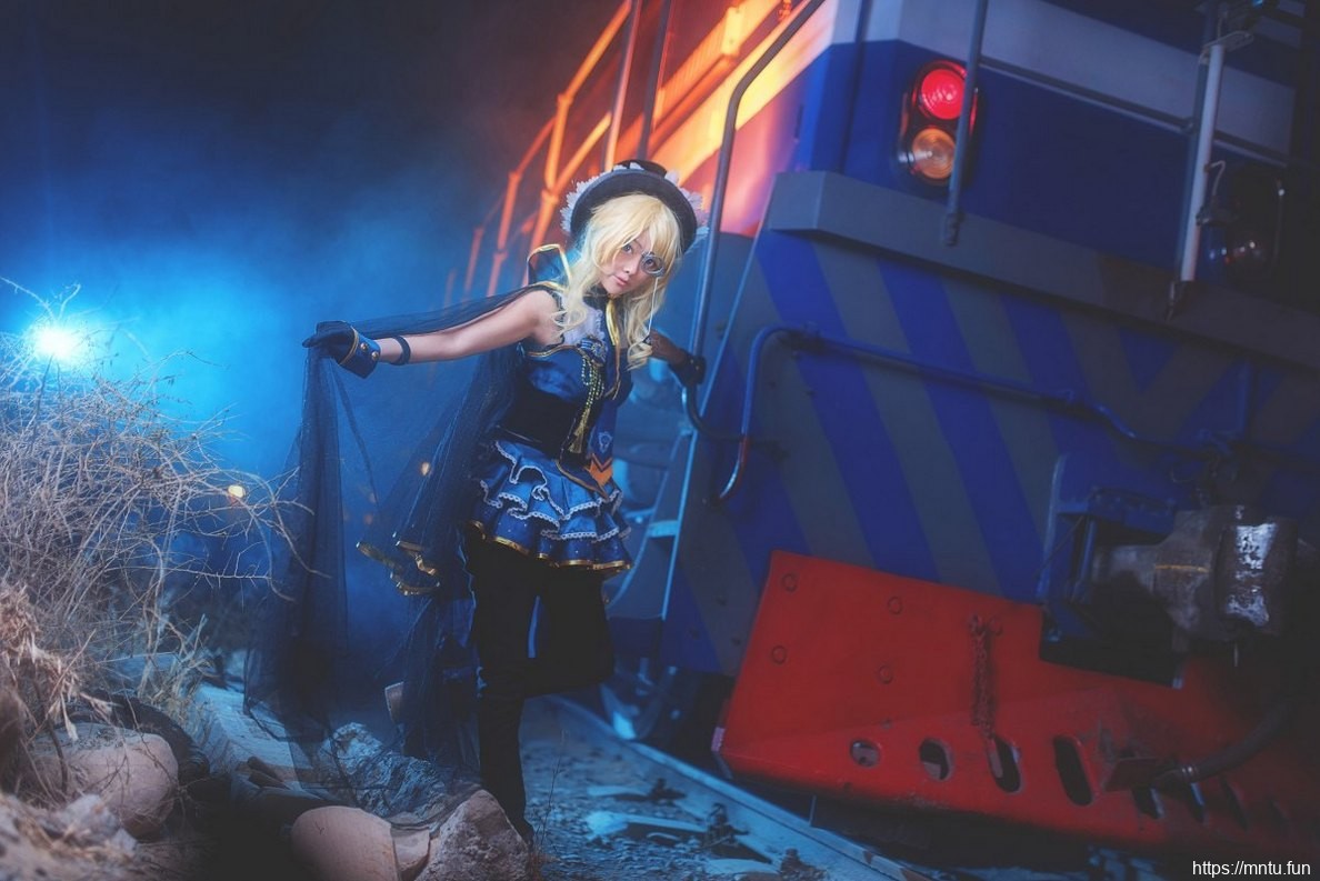 白皙美女Cosplay楚楚动人绚濑绘里写真照