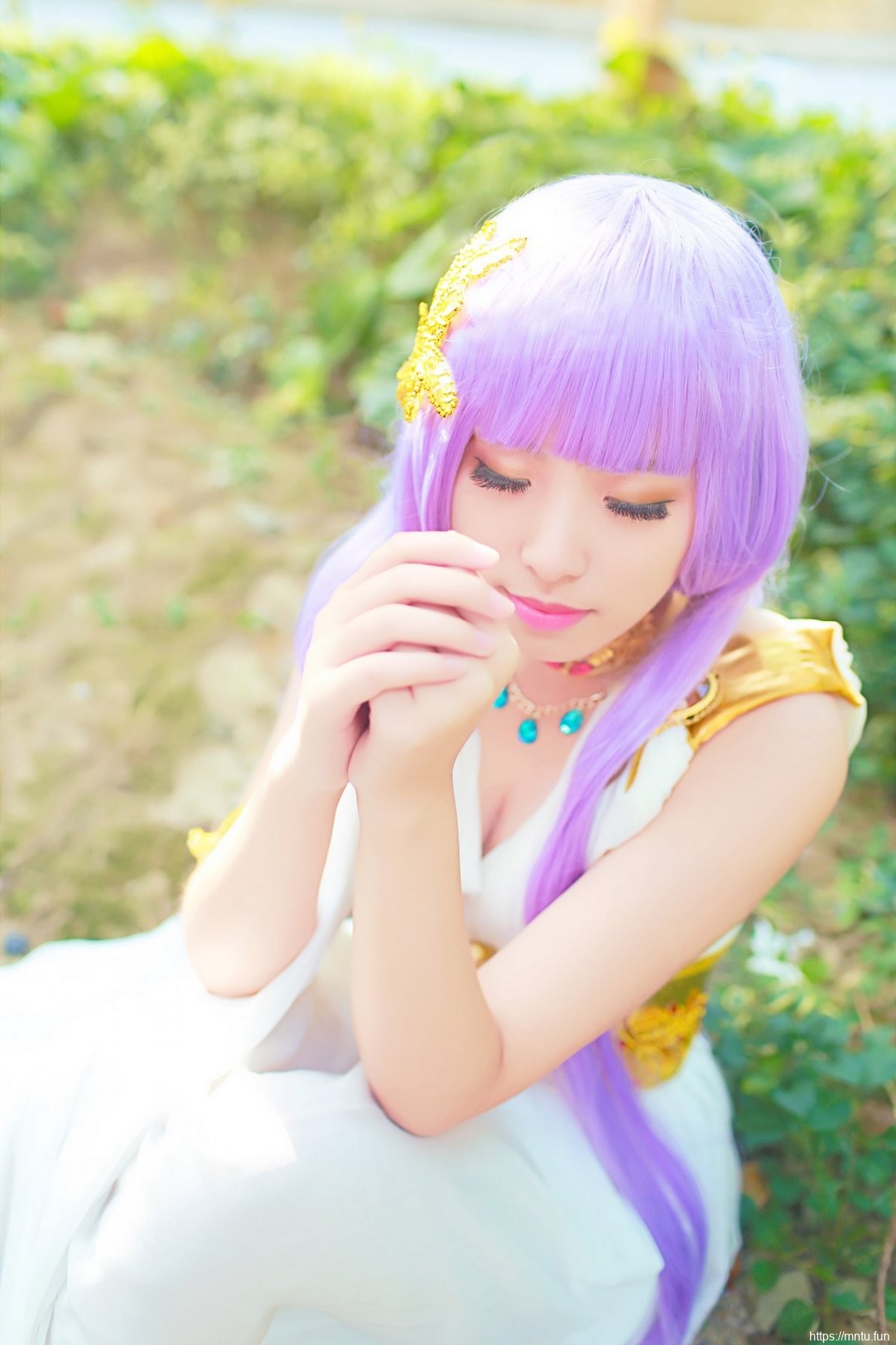 爆乳美女Cosplay雅典娜吸引宅男目光