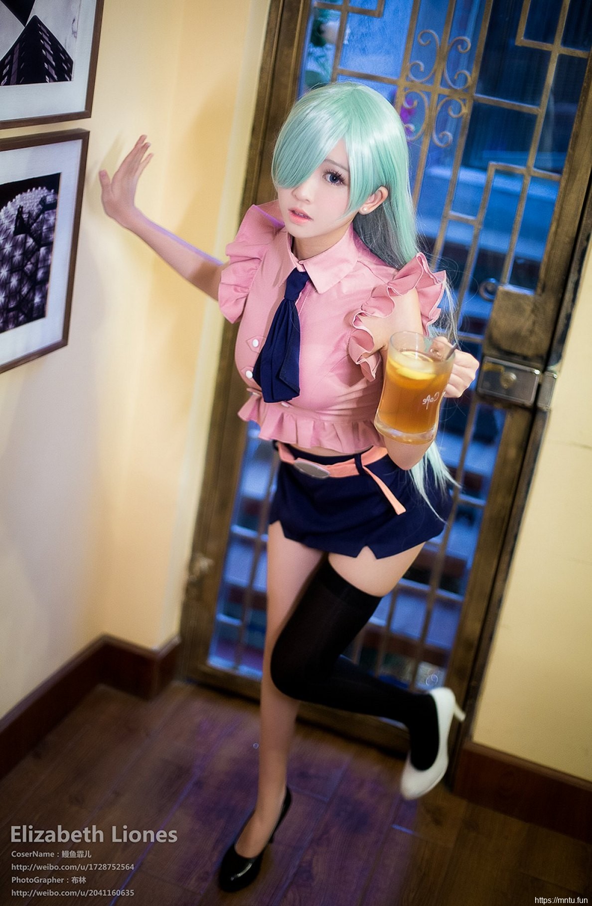 性感美女Cosplay伊丽莎白酥胸美腿