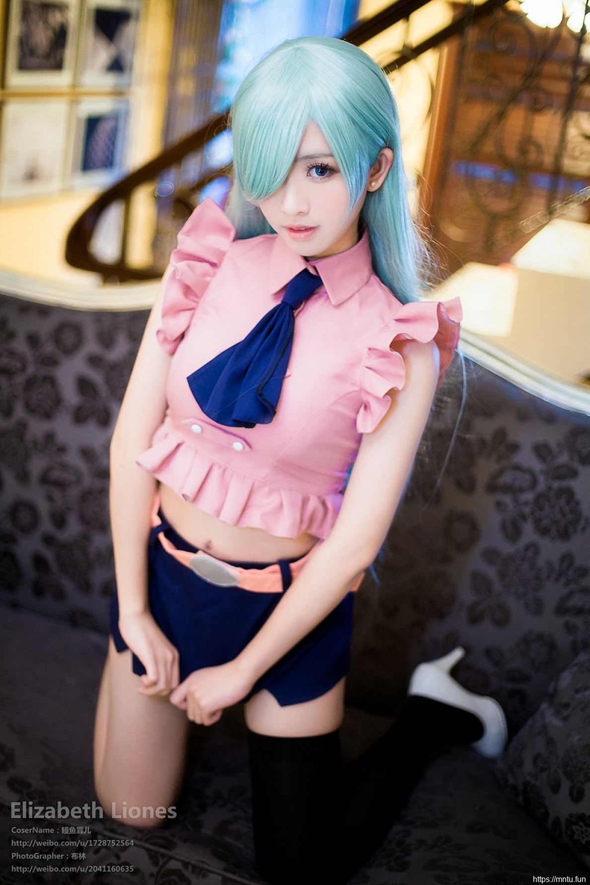 性感美女Cosplay伊丽莎白酥胸美腿