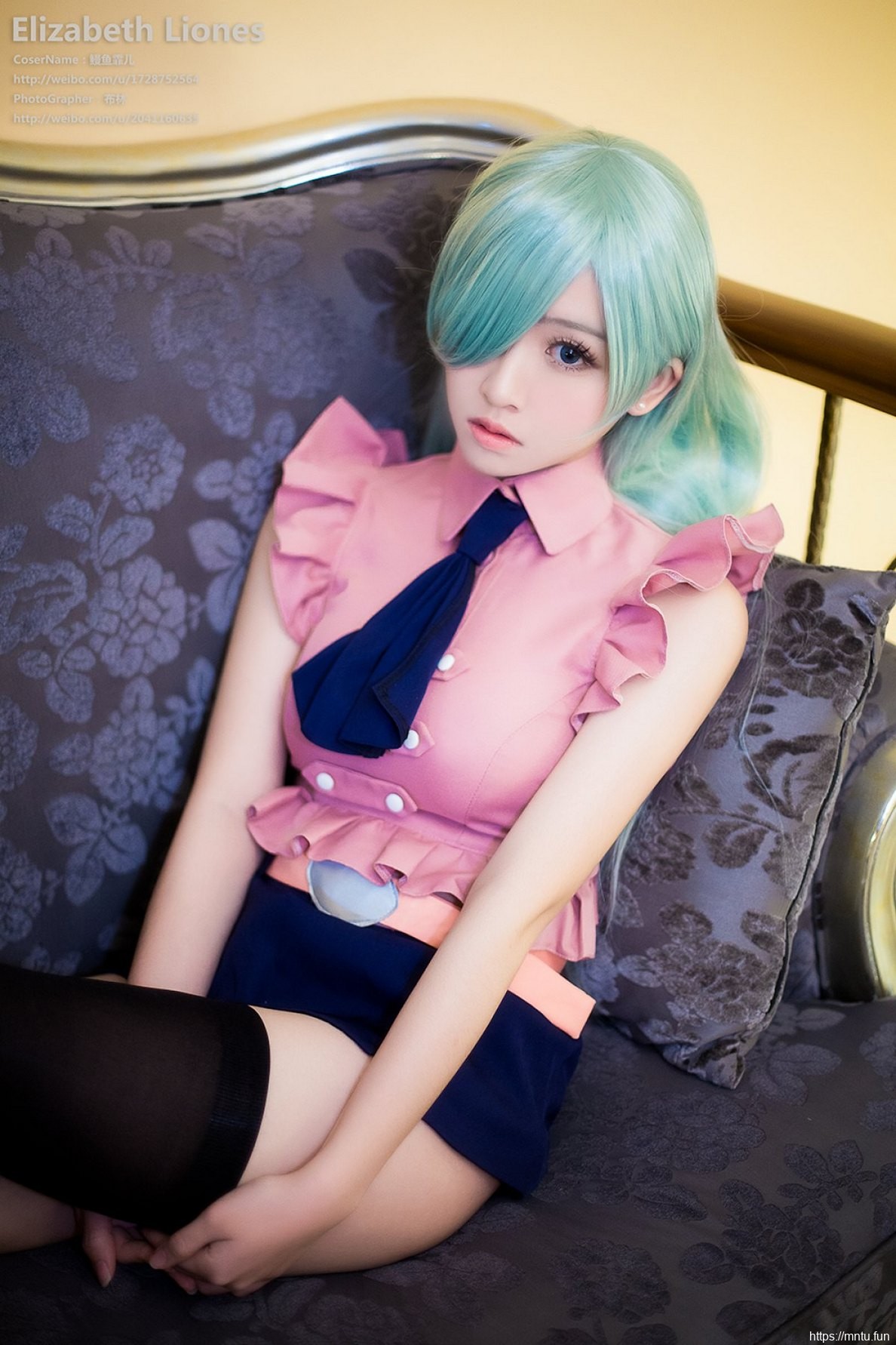 性感美女Cosplay伊丽莎白酥胸美腿