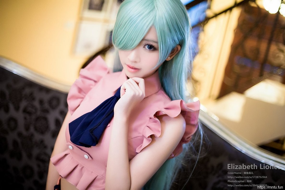 性感美女Cosplay伊丽莎白酥胸美腿