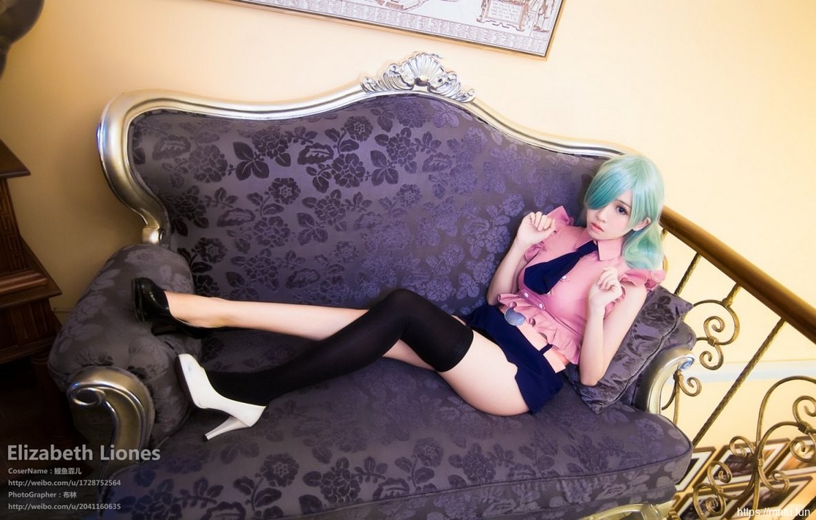 性感美女Cosplay伊丽莎白酥胸美腿