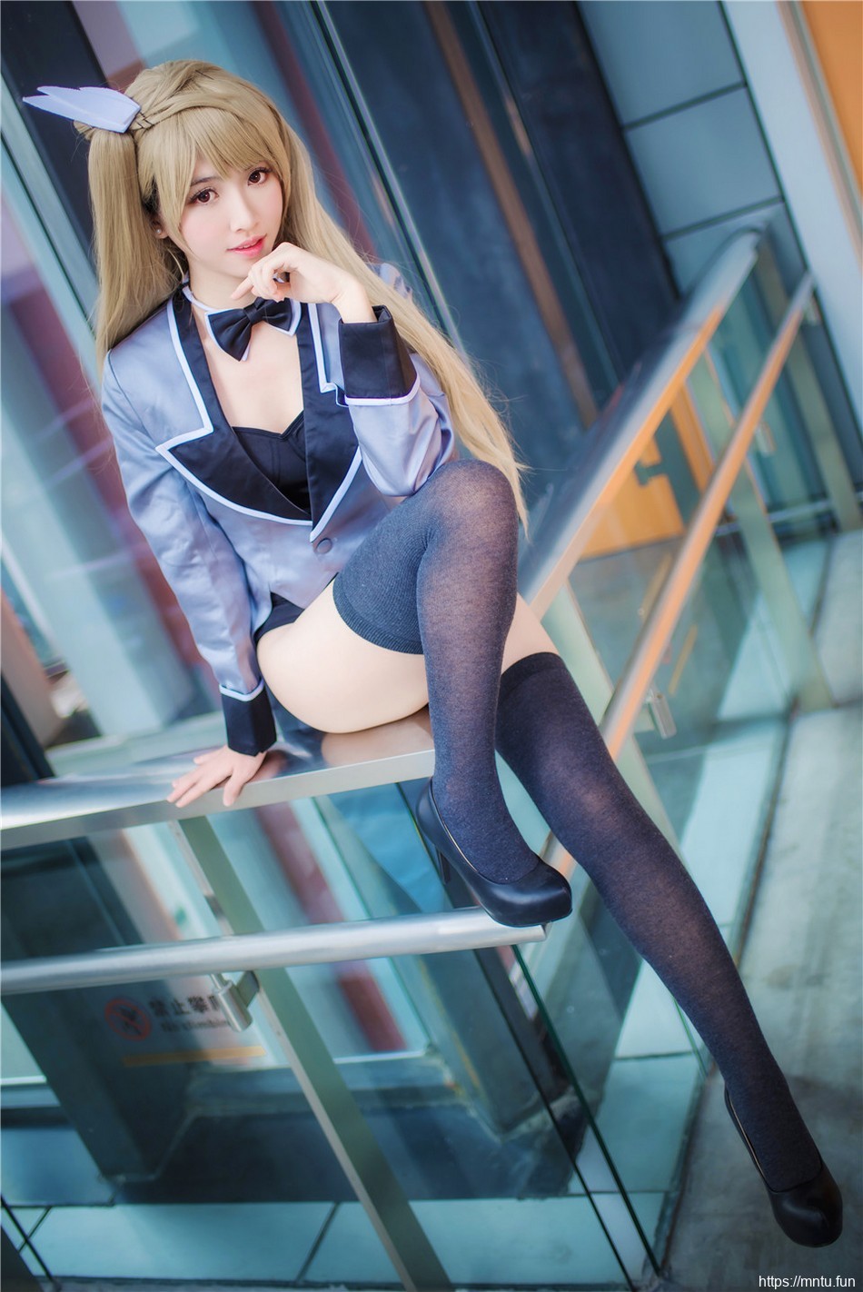 前凸后翘靓丽美女Cosplay南小鸟性感美图