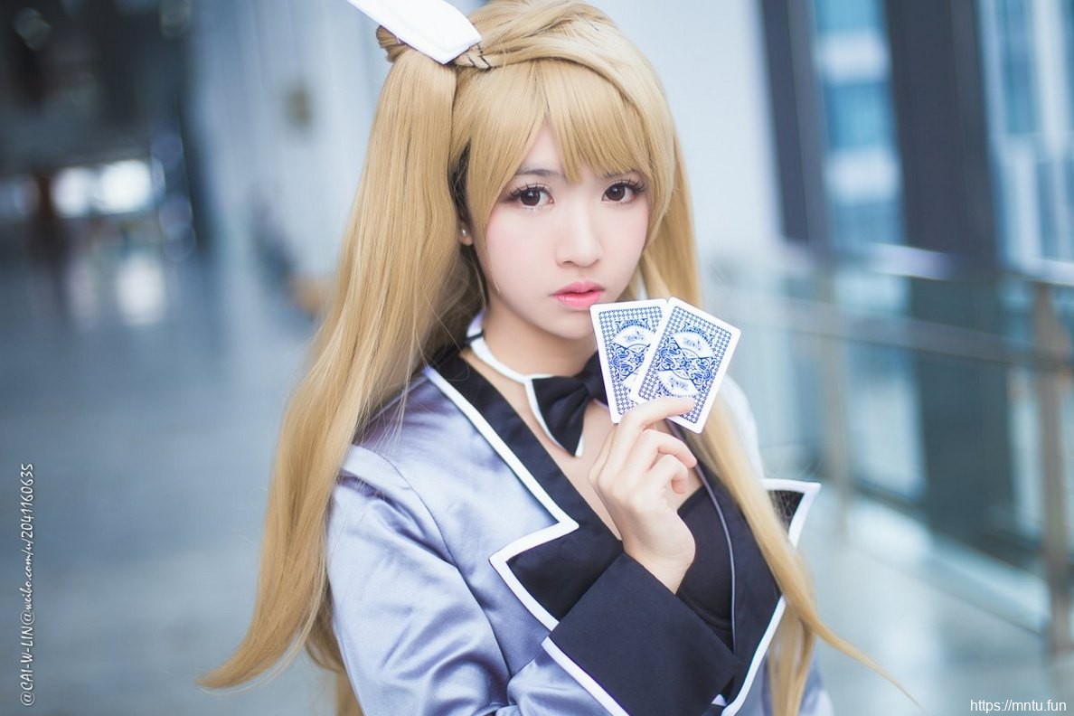 前凸后翘靓丽美女Cosplay南小鸟性感美图