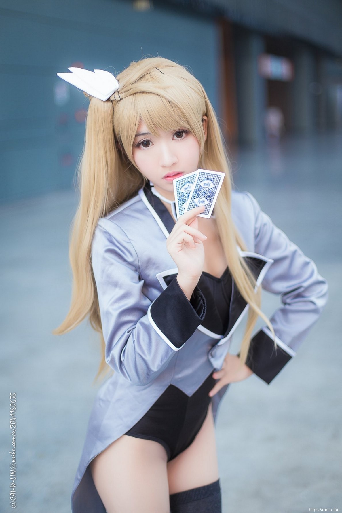 前凸后翘靓丽美女Cosplay南小鸟性感美图