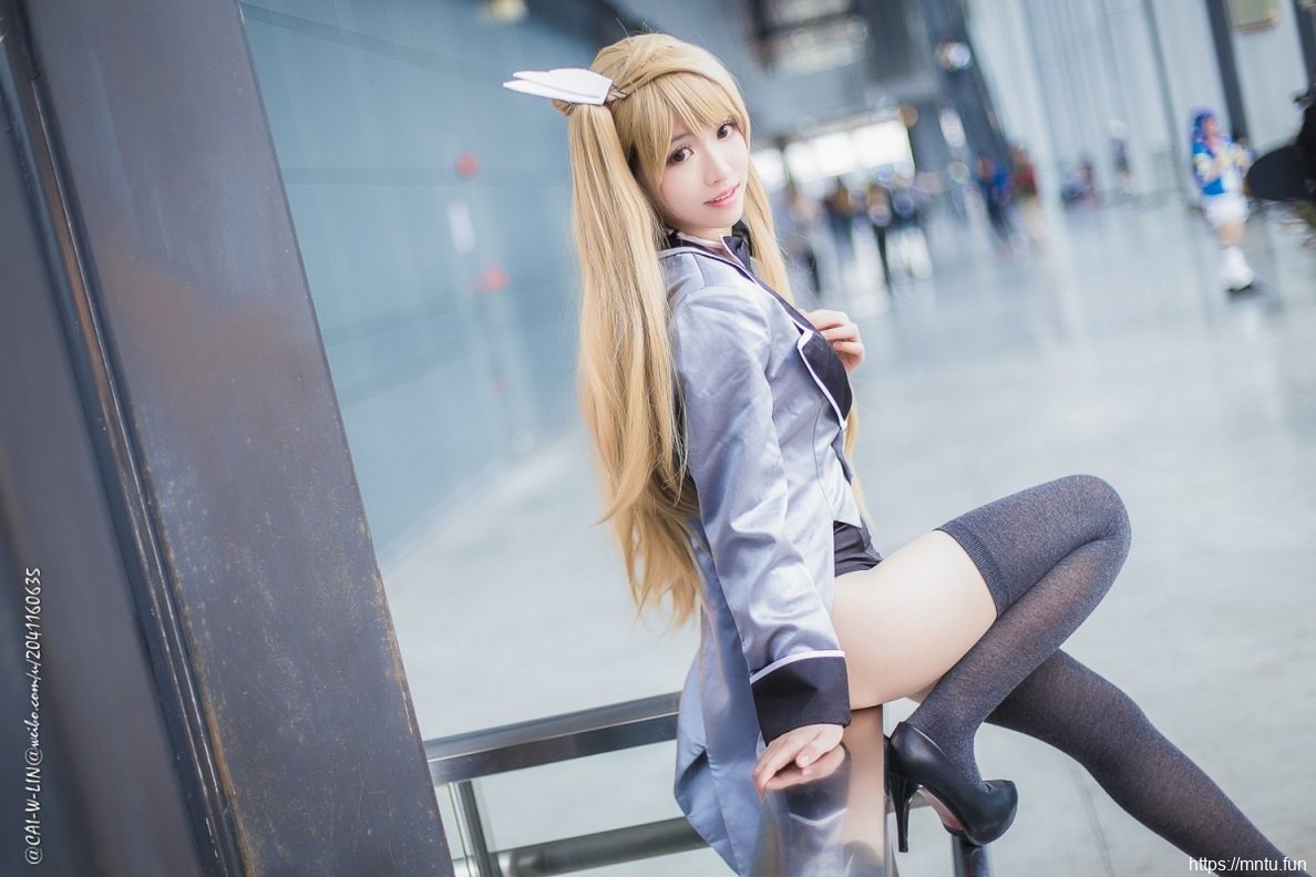 前凸后翘靓丽美女Cosplay南小鸟性感美图