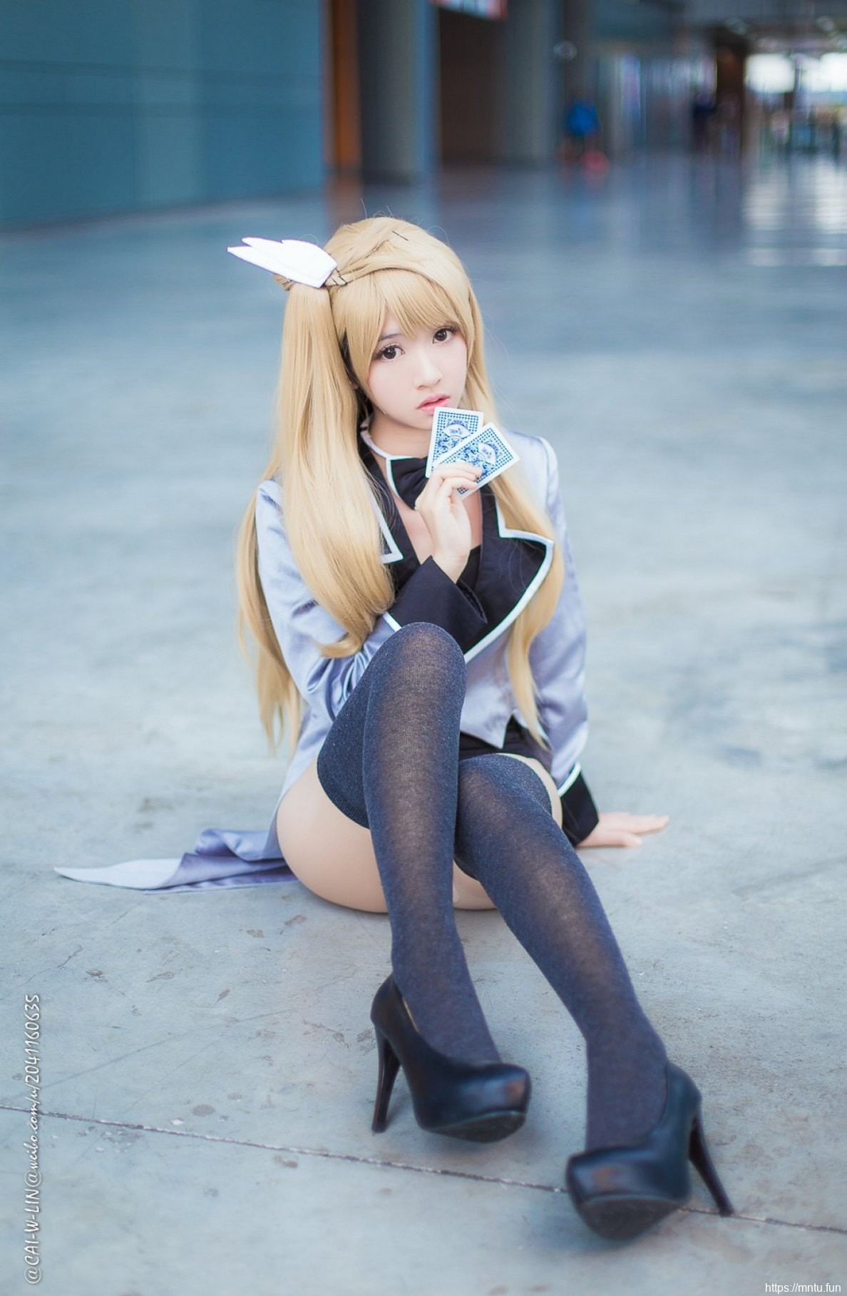 前凸后翘靓丽美女Cosplay南小鸟性感美图