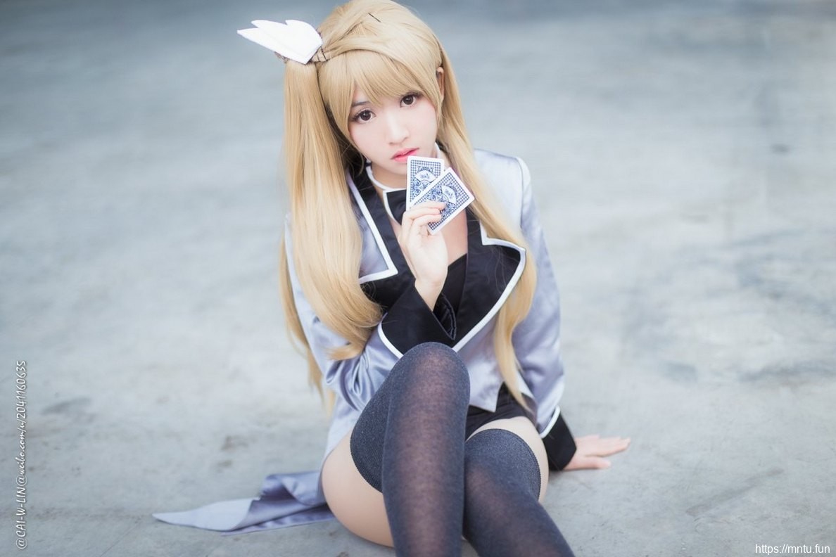 前凸后翘靓丽美女Cosplay南小鸟性感美图