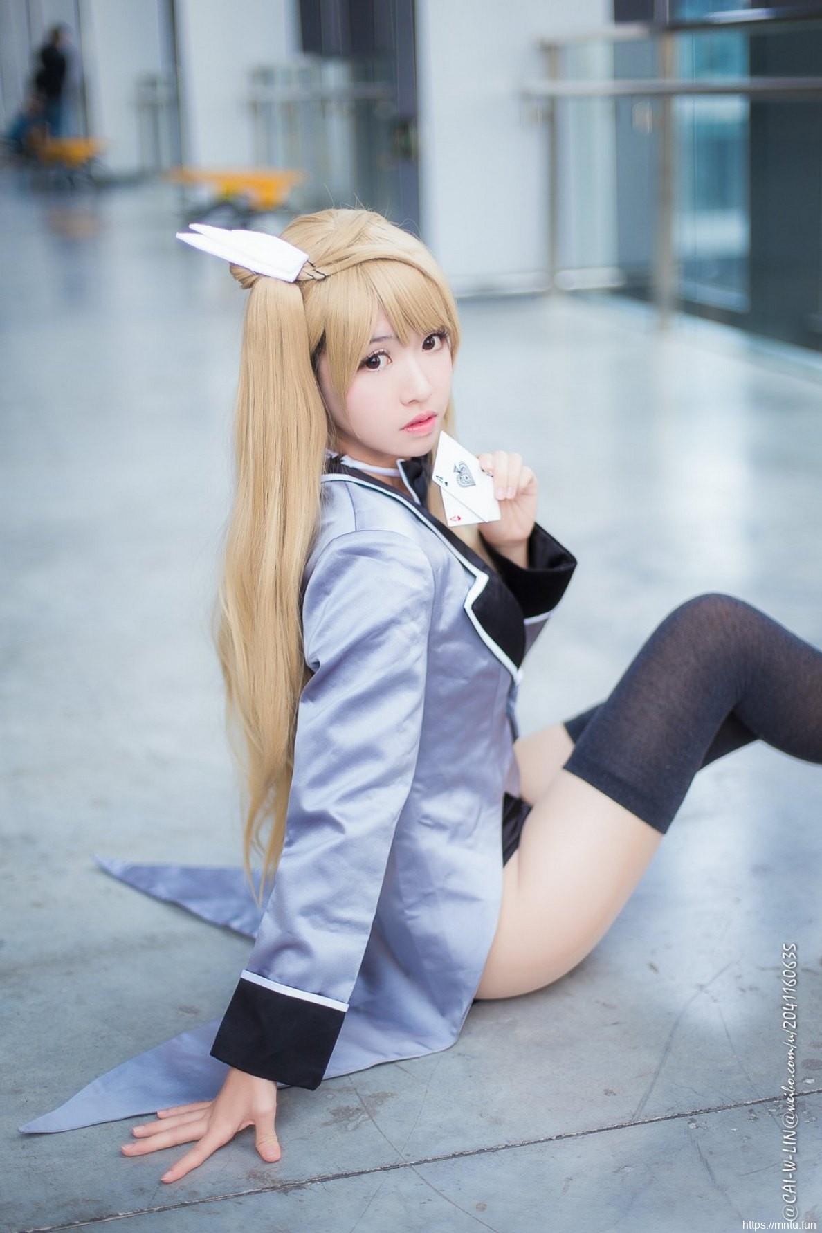 前凸后翘靓丽美女Cosplay南小鸟性感美图