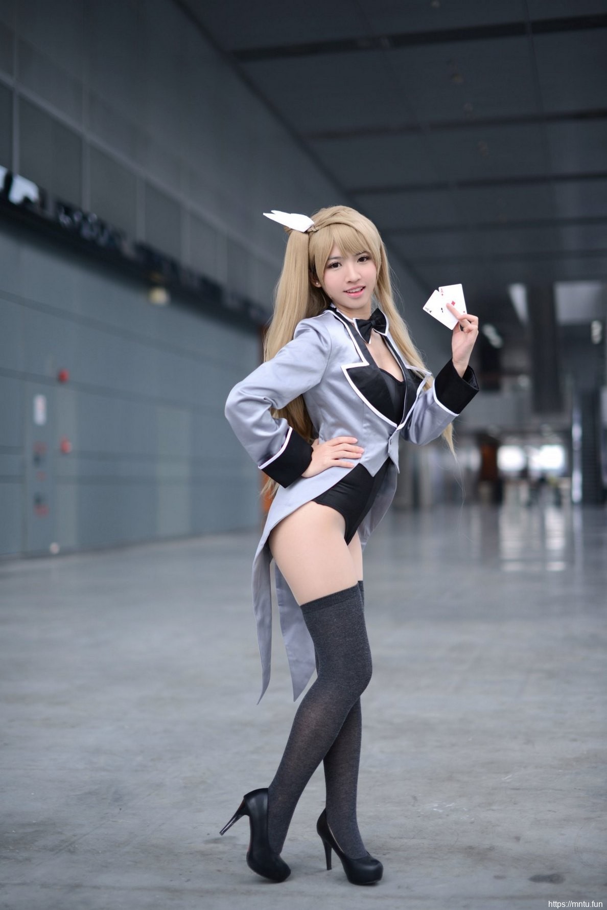 前凸后翘靓丽美女Cosplay南小鸟性感美图