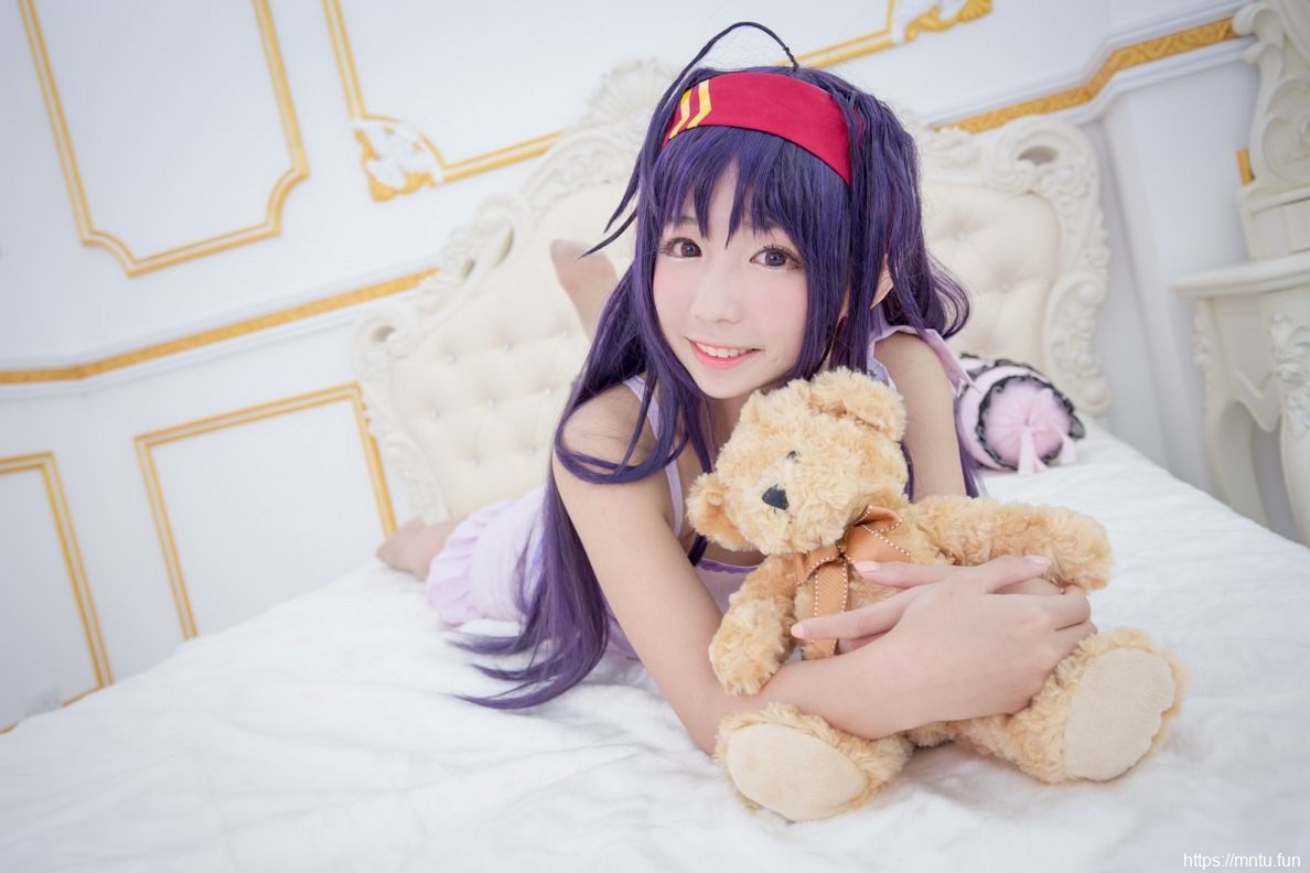 白皙美少女Cosplay白皙身材让人喷血