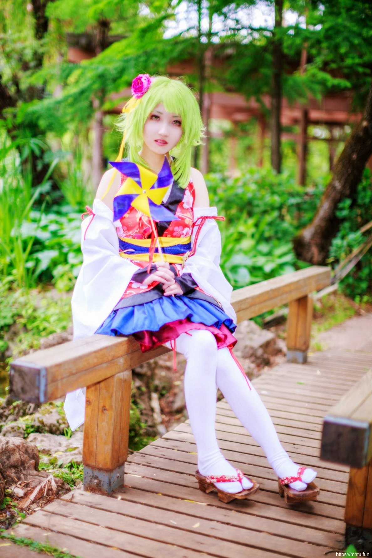 白皙美少女CosplayGUMI令无数宅男着迷