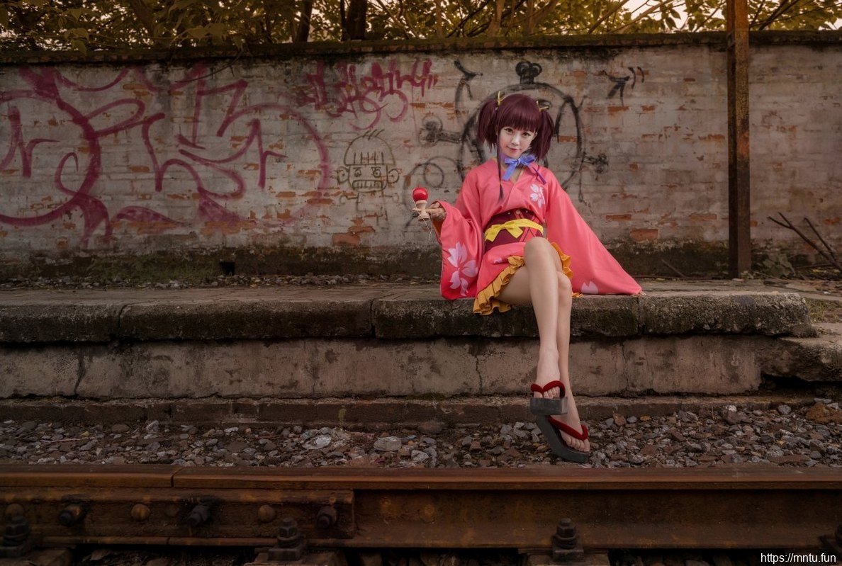 双马尾美少女户外Cosplay摄影美图