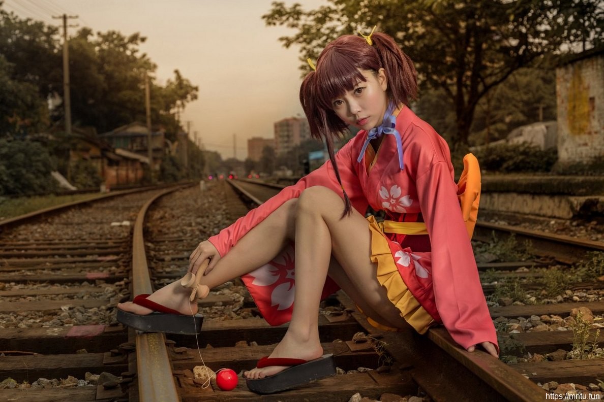 双马尾美少女户外Cosplay摄影美图