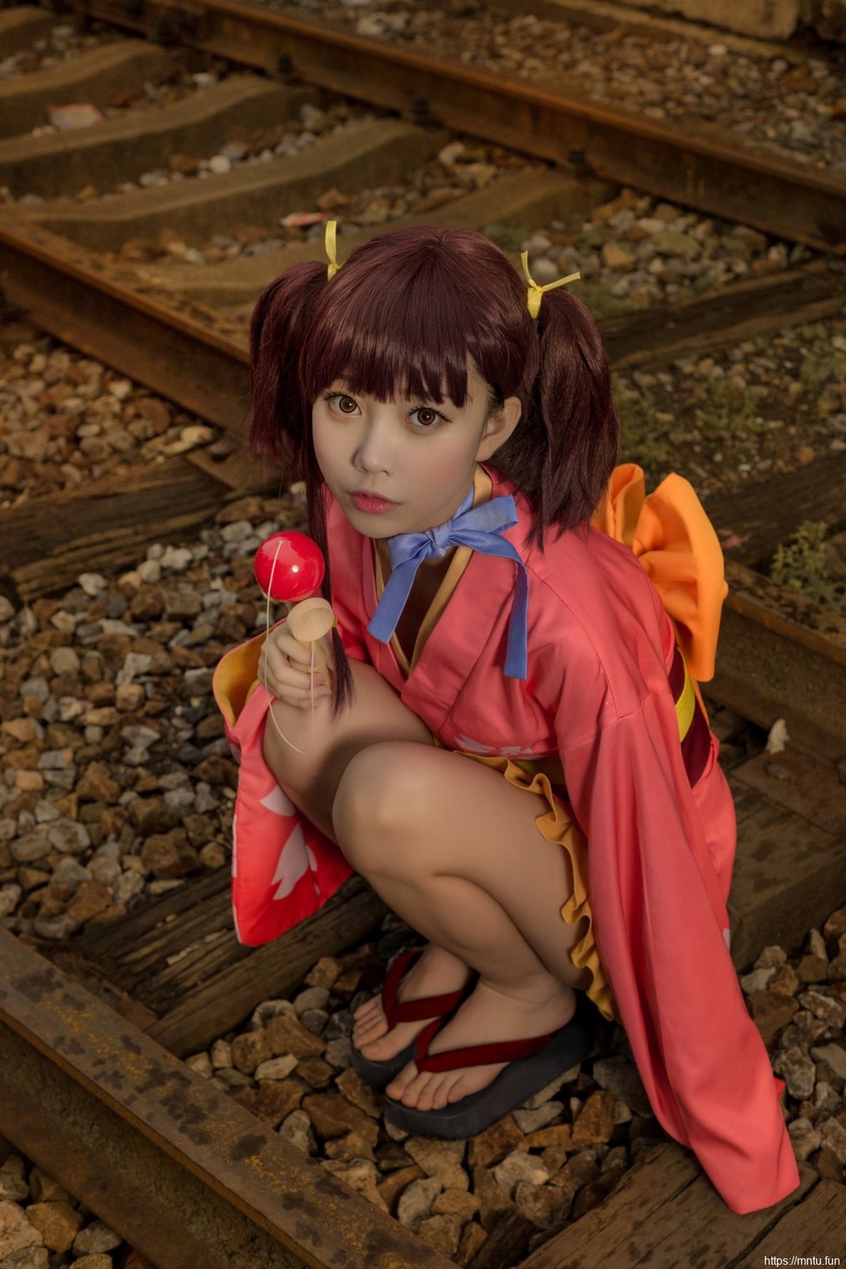 双马尾美少女户外Cosplay摄影美图