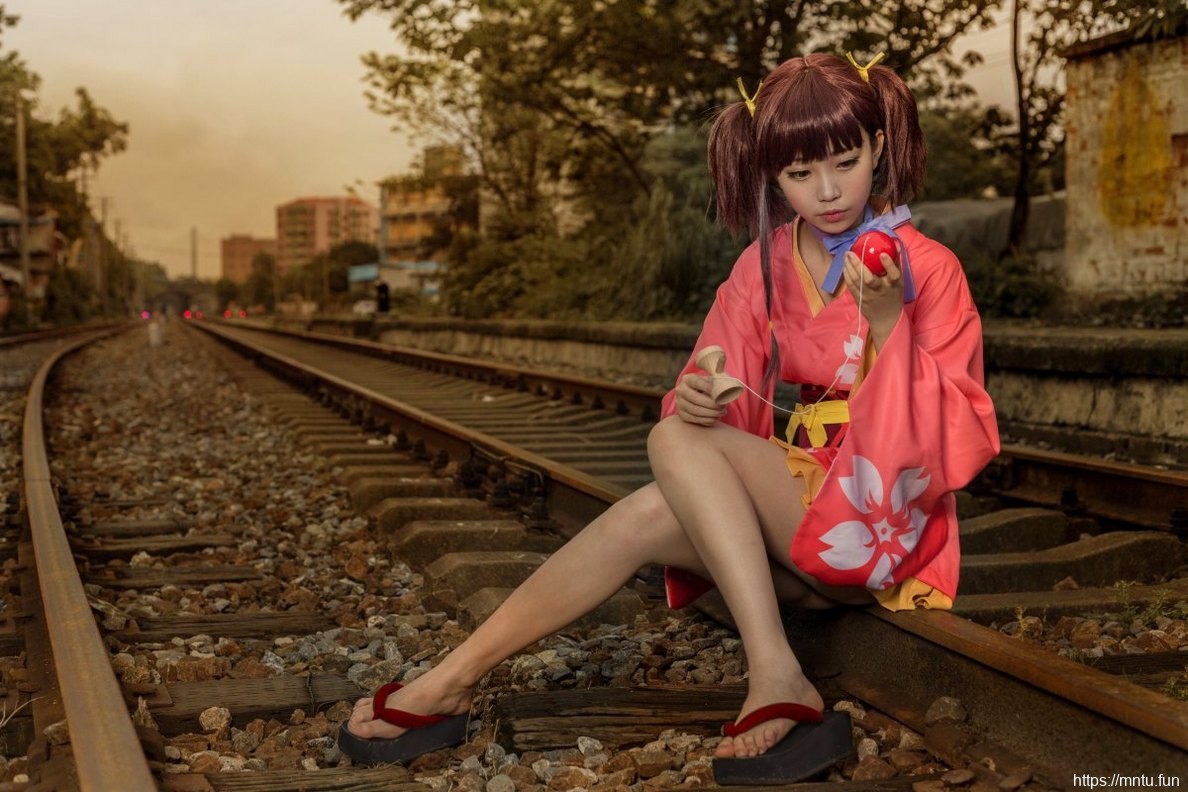 双马尾美少女户外Cosplay摄影美图