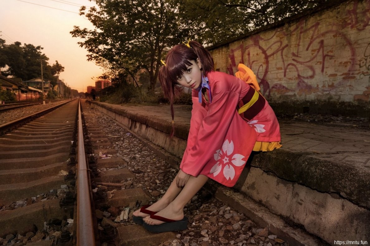 双马尾美少女户外Cosplay摄影美图