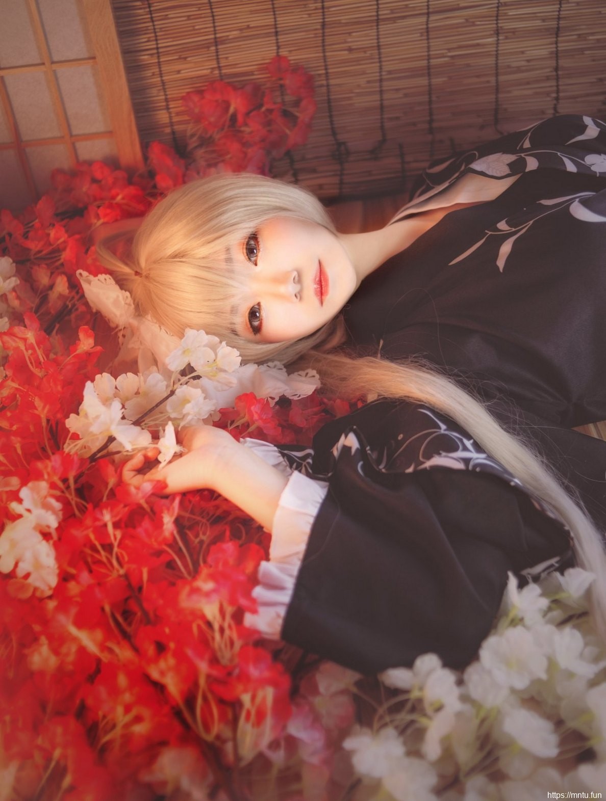 甜美少女Cosplay春日野穹显露白皙美肌